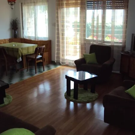 Apartment In With Terrace, Air Conditioning, Wifi