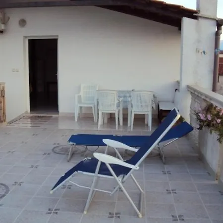 Apartment In With Terrace, Air Conditioning, Wifi Medulin
